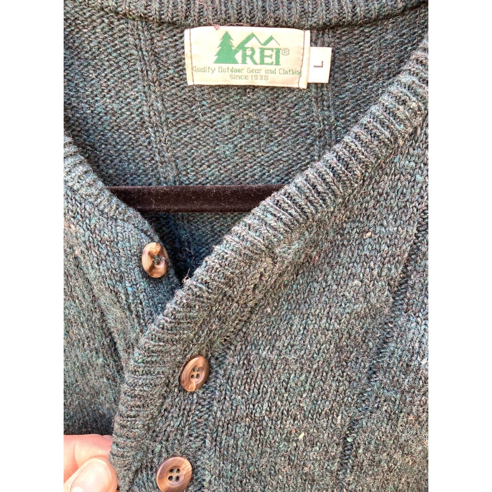Vintage VINTAGE REI Sweater Shirt Mens Green Wool Pullover Henley Buttoned Cuffed 80s 90s Outdoor Size US L / EU 52-54 / 3 - 3 Thumbnail