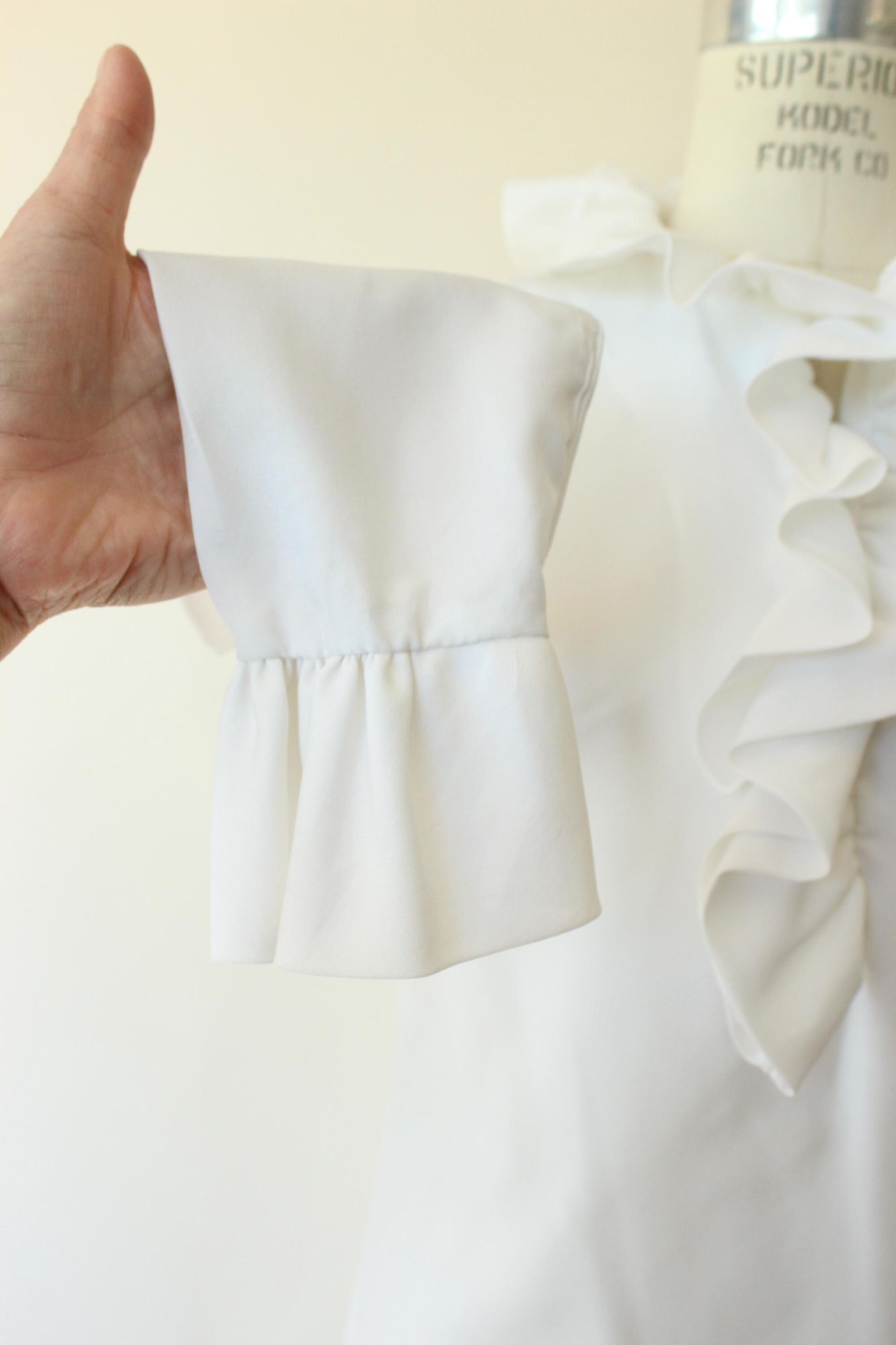 Vintage Vintage 1960s Blouse, Teddi of California White Ruffle Colla Size M / US 6-8 / IT 42-44 - 4 Thumbnail
