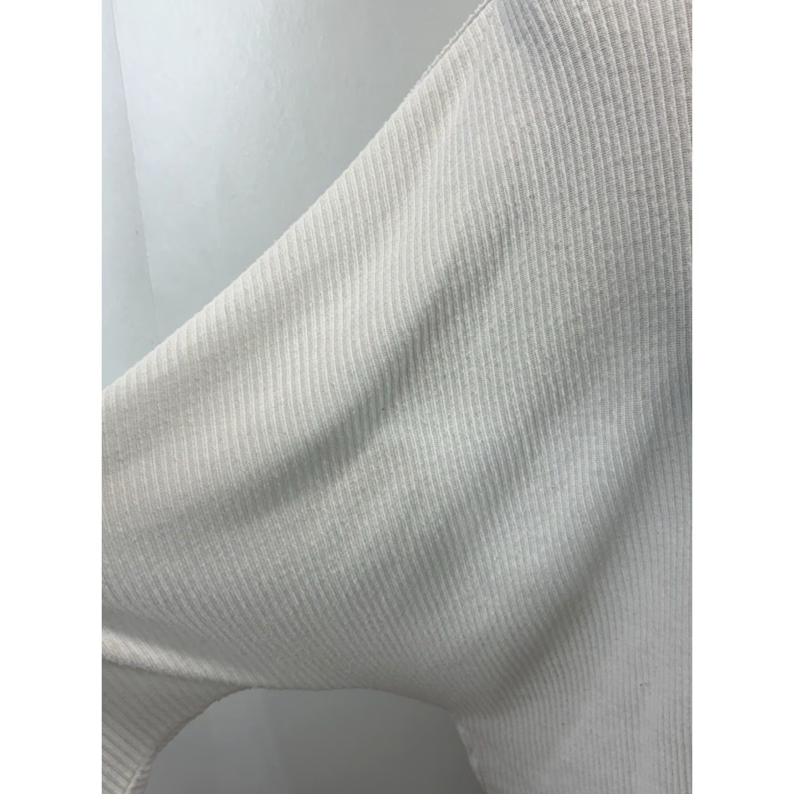 Free People VINTAGE? No. Free People Sweater Shirt Ladies Dolman Sleeve White Ribbed Mock Neck Back Cutout Size Large Size L / US 10 / IT 46 - 6 Thumbnail