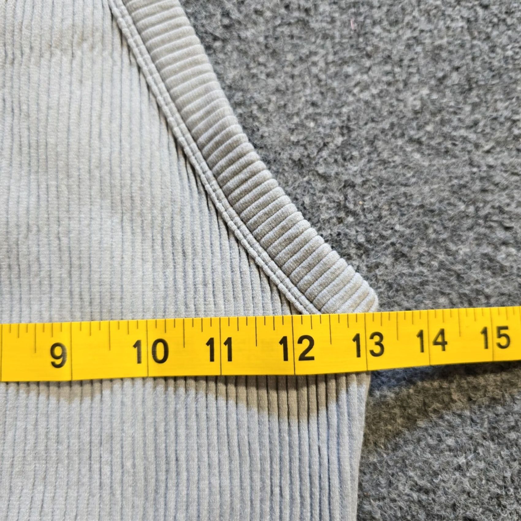 Vintage Aerie Bra Top Women Size Medium Gray Superchill Seamless Ribbed High Neck Lounge Bralette Racerback Wireless Nylon Spandex Blend Shirt Size M / US 6-8 / IT 42-44 - 4 Thumbnail