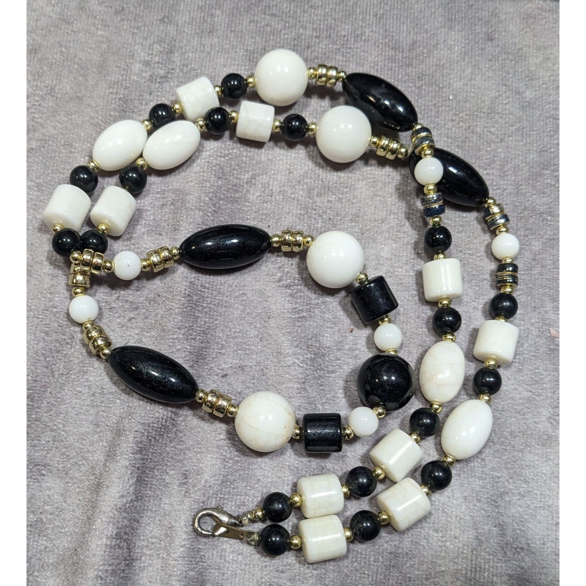 Other Retro Black White And Gold Tone Beaded Necklace Size ONE SIZE - 6 Thumbnail