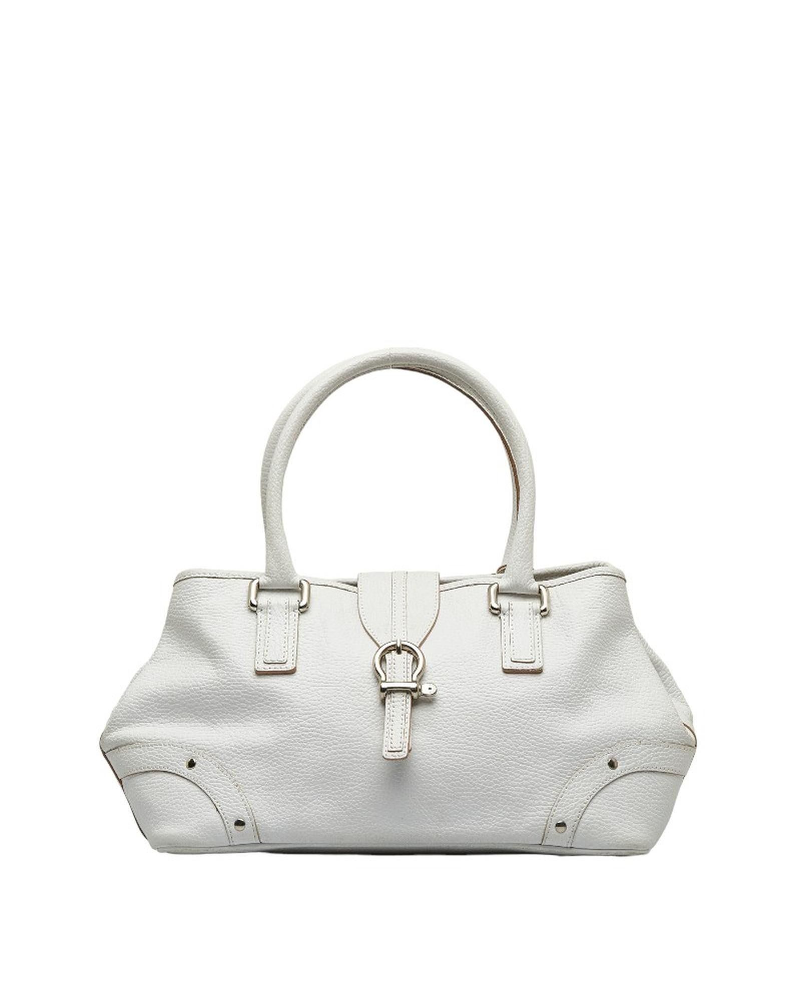 image of Burberry Leather Handbag In Ab Condition in White, Women's
