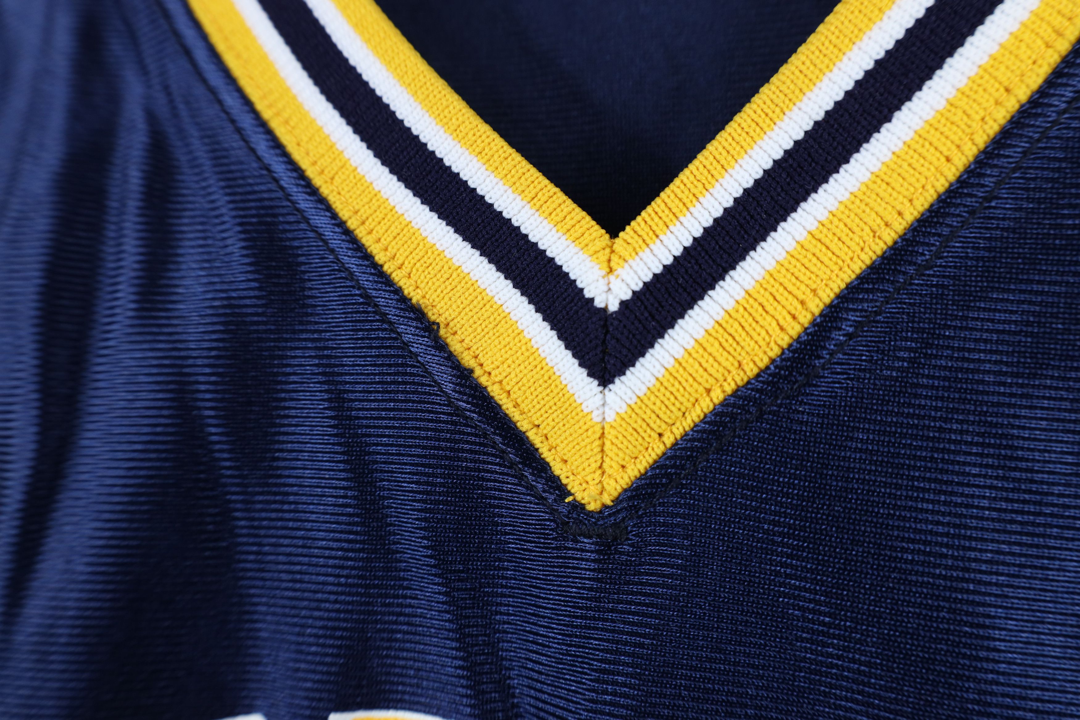 Vintage Vintage 80s 90s University of Toledo Basketball Jersey Size US XXL / EU 58 / 5 - 7 Thumbnail