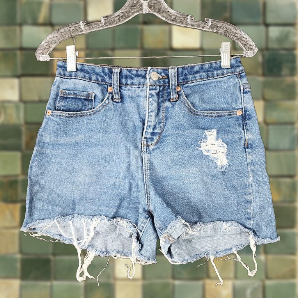 Vintage VINTAGE? No. Wild Fable Women’s Distressed High Rise Mom Cut-Off Jean Shorts Size 4 Blue 27" Waist Womens Size 27" / US 4 / IT 40 - 1 Thumbnail