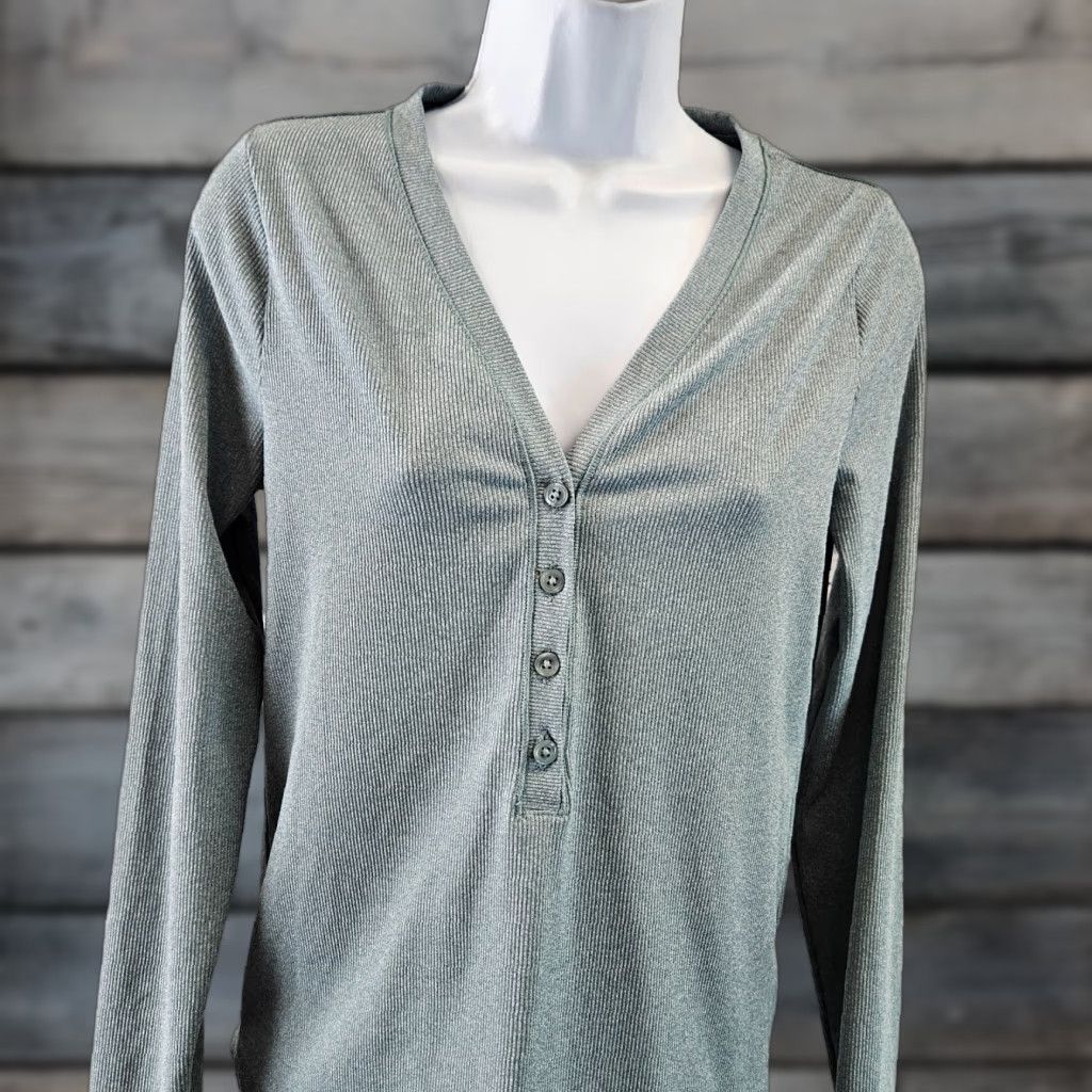 Athleta Athleta Womens Uptempo Ribbed Henley Top Sz Medium Green Long Sleeve V-Neck Shirt Ladies M Green Henley Athletic Casual Medium Size M / US 6-8 / IT 42-44 - 1 Thumbnail