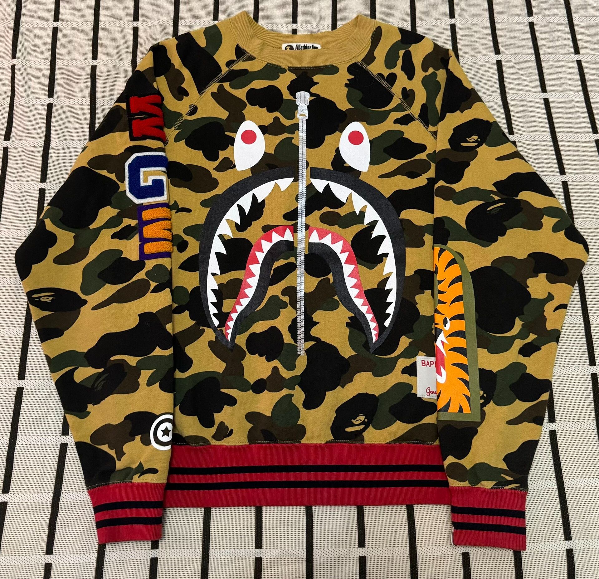 Bape Bape Shark Camo Yellow Hoodie Men Size US M / EU 48-50 / 2 - 1 Thumbnail