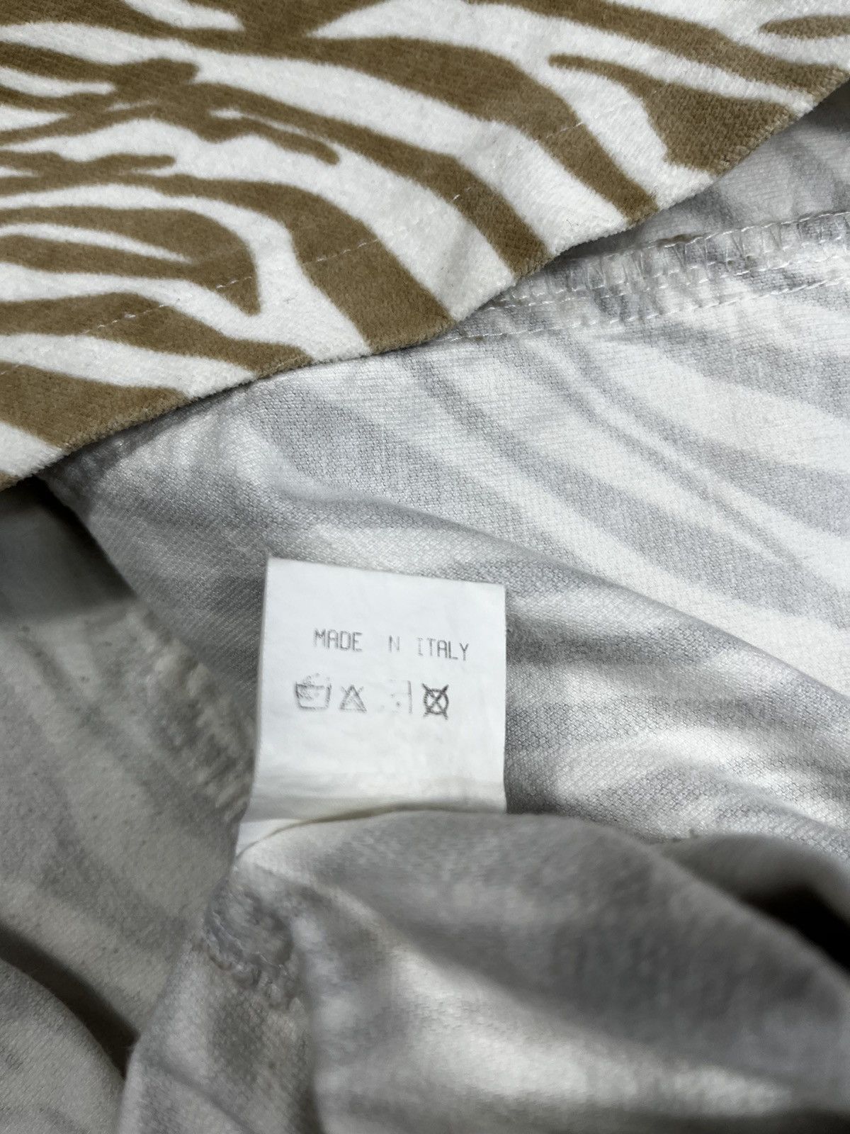 Blumarine Vintage Y2K style blumarine zebra mini skirt size 44 Size 25" / US 0 / IT 36 - 9 Thumbnail