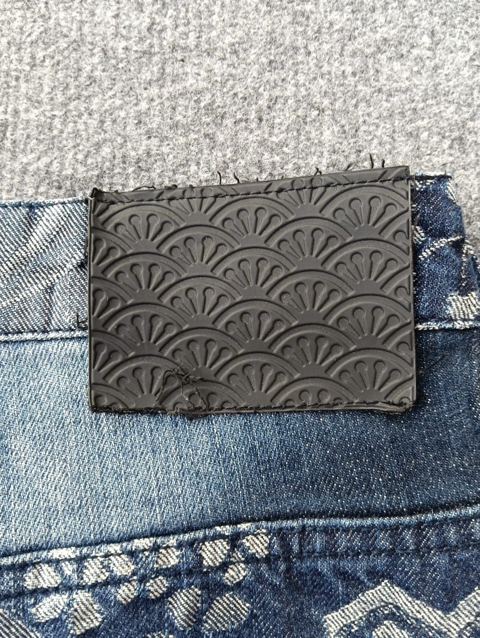 Karakuri Tamashii YASHI MU Japanese Jacquard Woven Kimono Print Denim Jeans Size US 35 - 4 Thumbnail