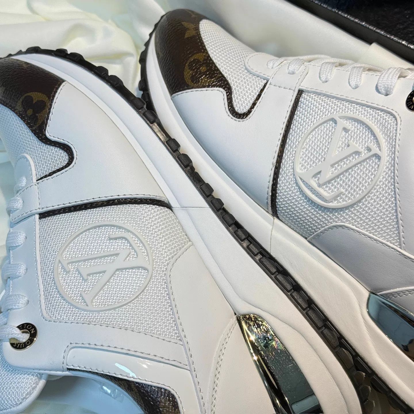 Louis Vuitton LV Run Away White Brown Monogram Sneaker 36 99 New 9k nh3066 Size US 5.5 / IT 35.5 - 8 Thumbnail