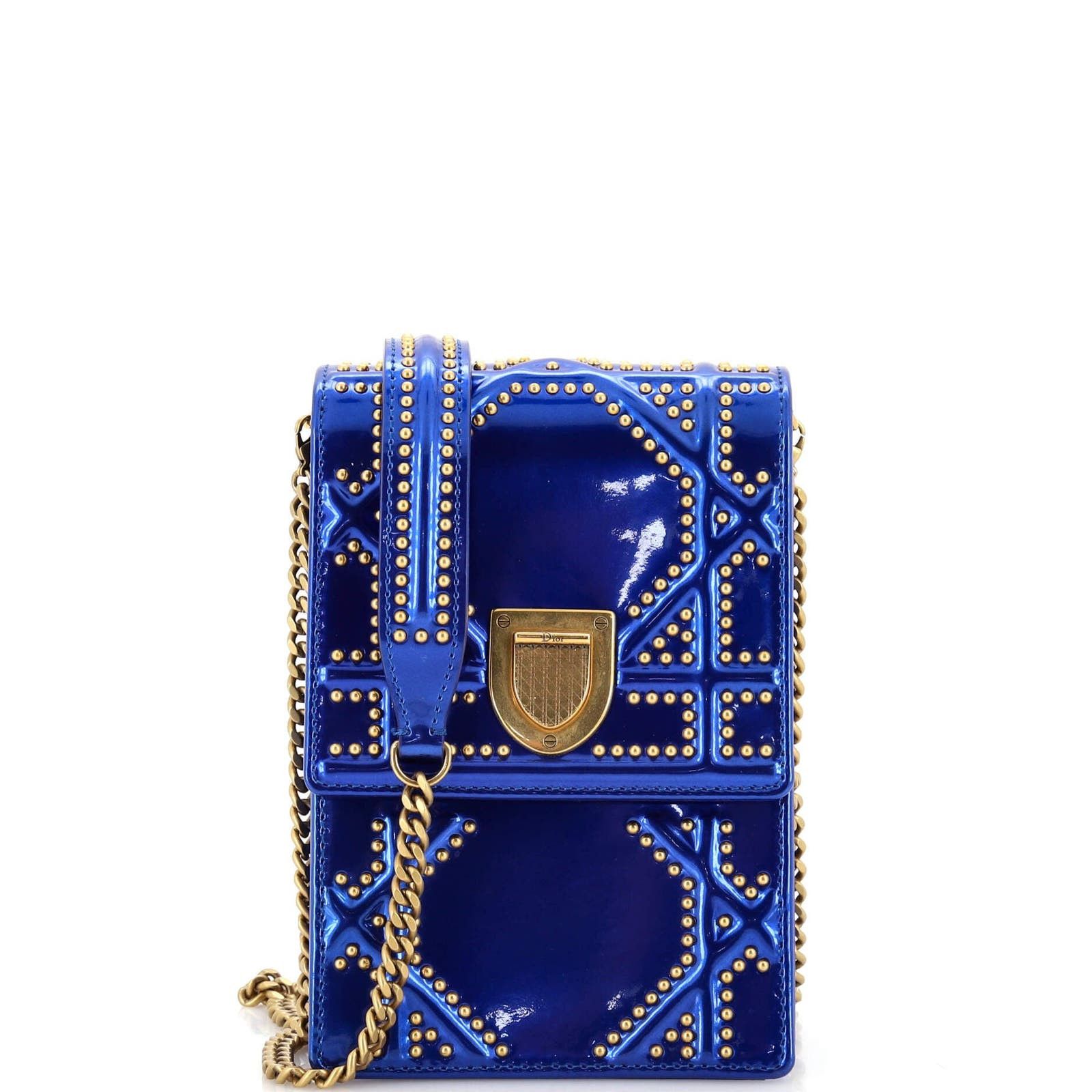 Diorama Vertical Clutch on Chain Studded Patent None