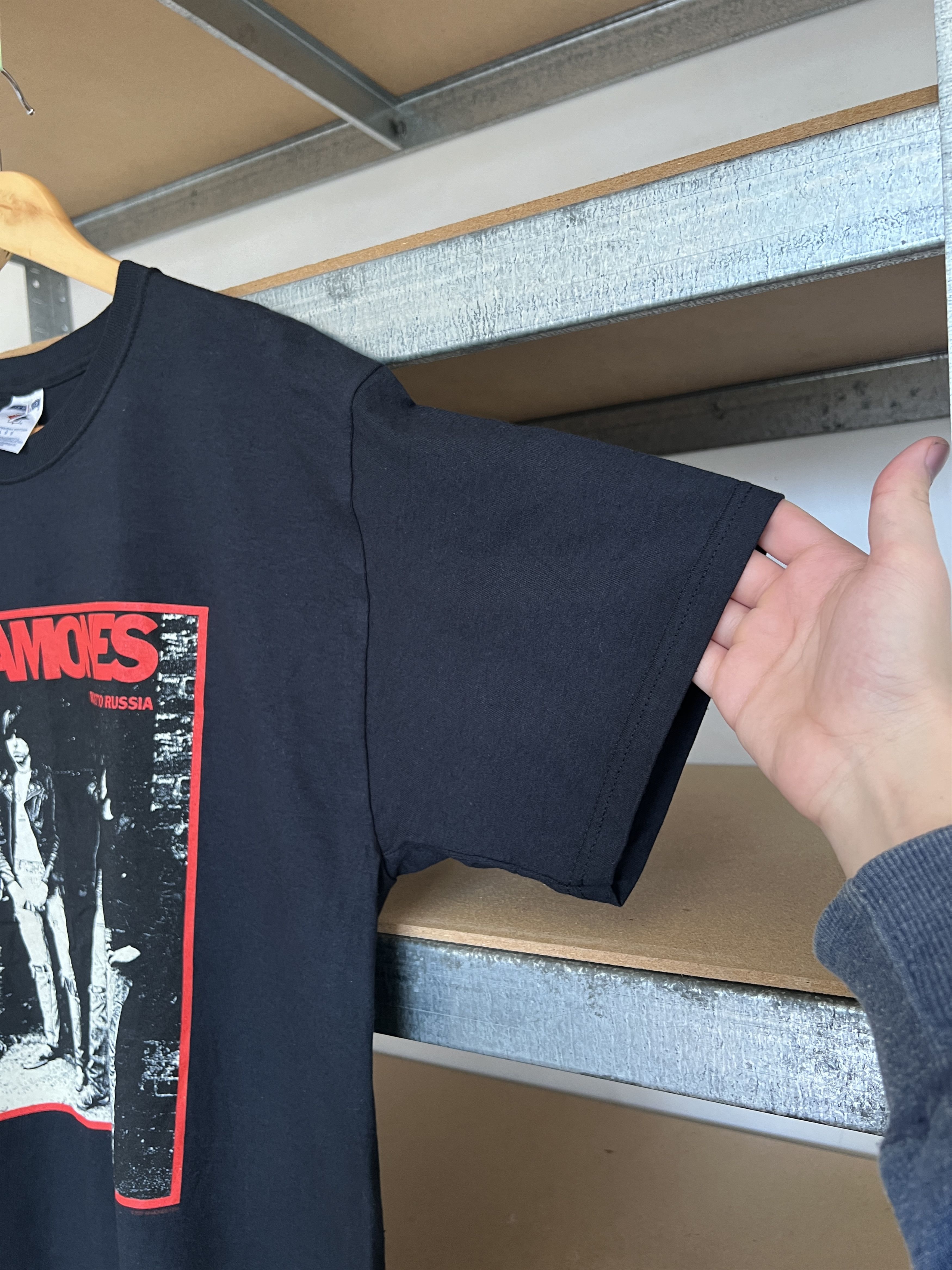 Band Tees Vintage 2007 Ramones Rockets To russia Rock Band T-shirt Size US L / EU 52-54 / 3 - 5 Thumbnail
