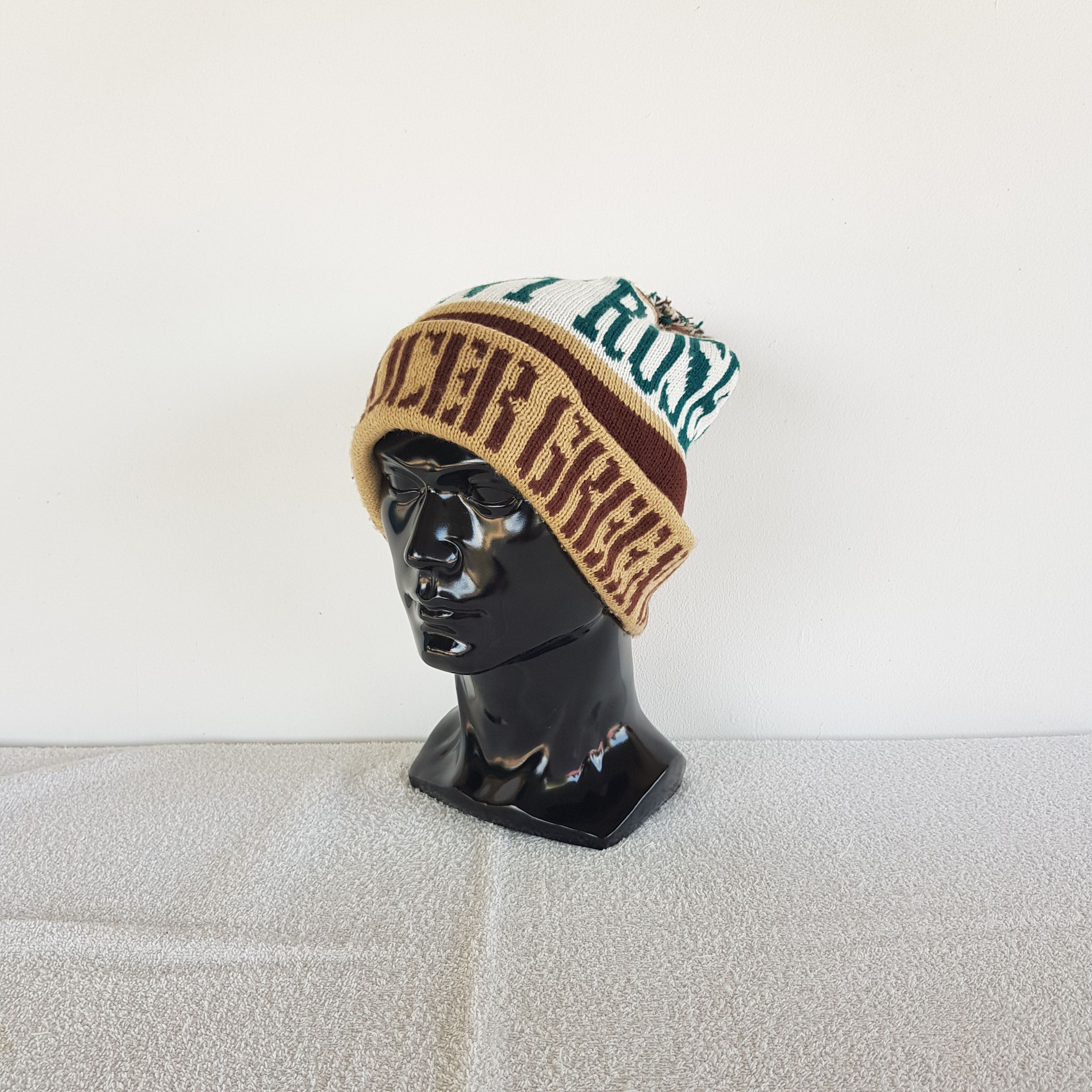 Japanese Brand Vintage Green Grocer Beanie Pom Pom Snow Caps Hats Size ONE SIZE - 1 Thumbnail