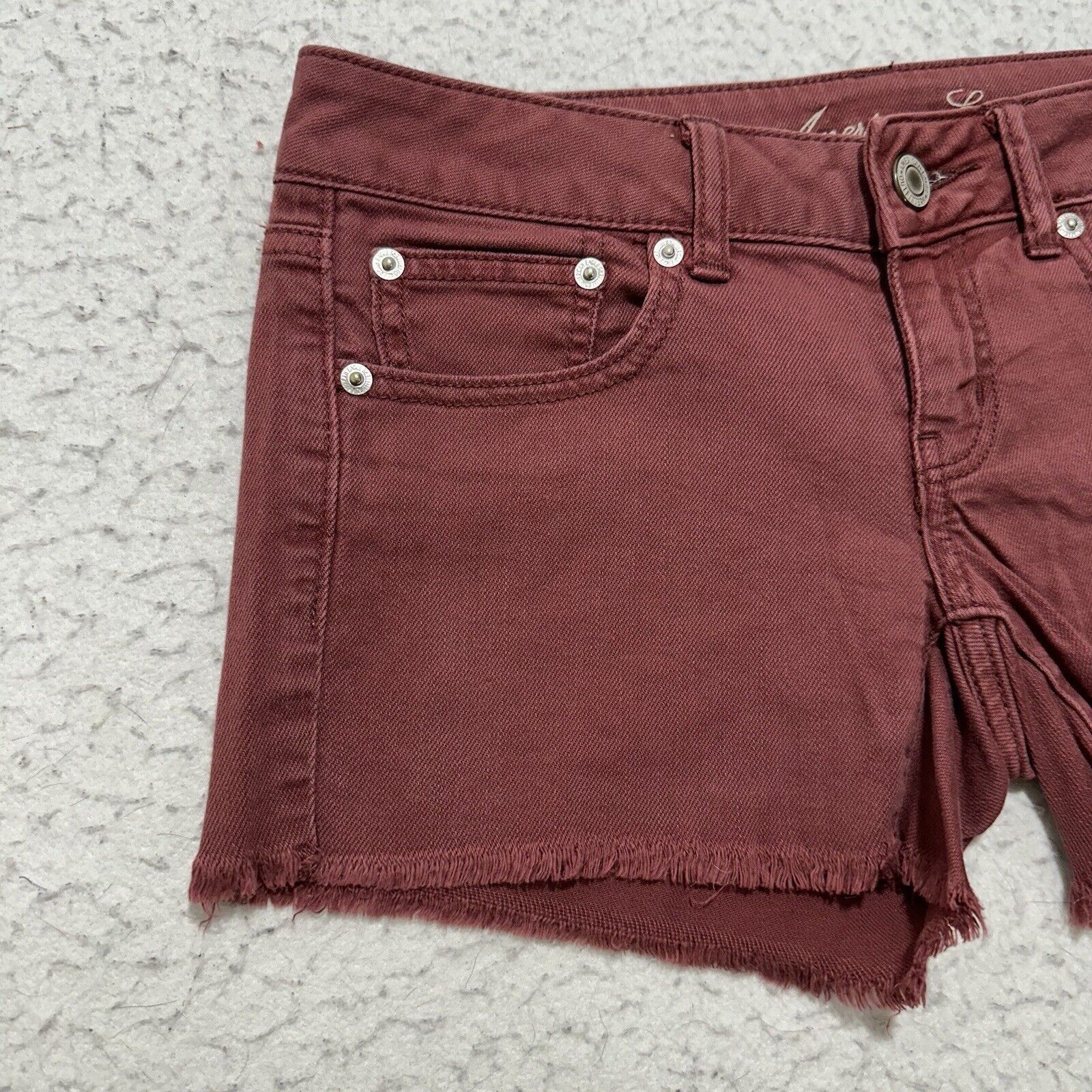 American Eagle Outfitters American Eagle 2 Burgundy Dark Red Denim Shorts 4" Inseam Size 26" / US 2 / IT 38 - 2 Thumbnail