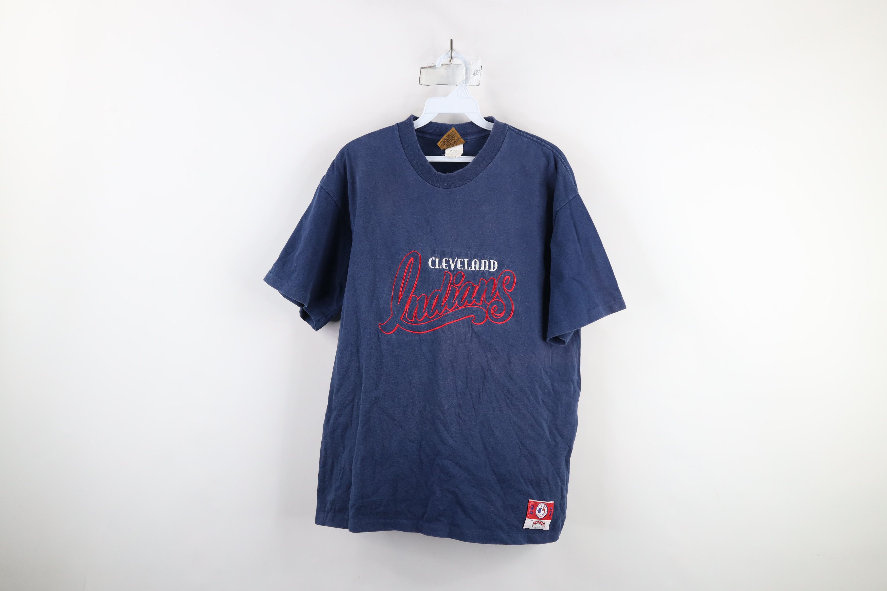 Vintage Vintage 90s Script Cleveland Indians Baseball T-Shirt USA Size US M / EU 48-50 / 2 - 1 Thumbnail