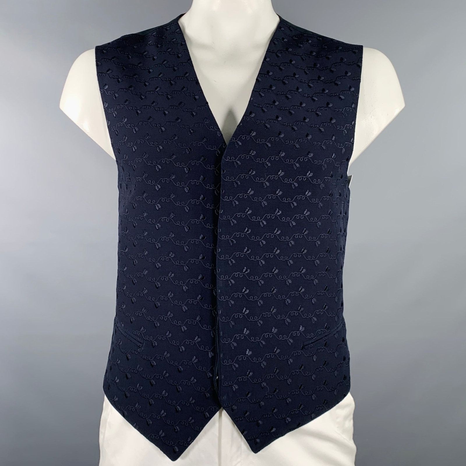 Carlo Pignatelli CARLO PIGNATELLI Size 44 Navy Embroidery Acetate Wool Vest Size US L / EU 52-54 / 3 - 1 Thumbnail