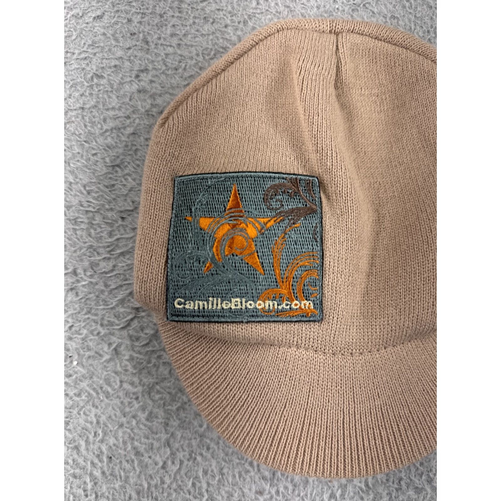 Vintage VINTAGE CamilleBloom Beanie Toque Adult One Size Beige Acrylic Knit Bill Brim Size ONE SIZE - 2 Thumbnail