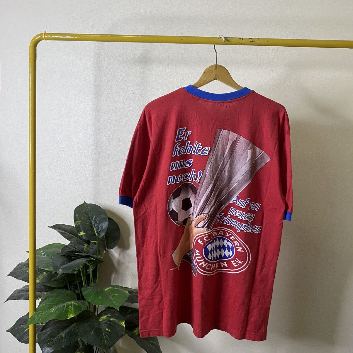 Vintage Vintage 1996 FC Bayern Munich Soccer UEFA Cup Champions Tee Size US L / EU 52-54 / 3 - 5 Thumbnail