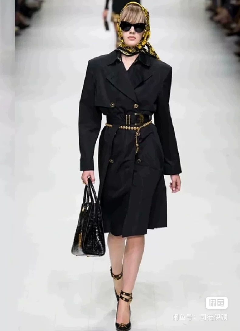 Versace Versace Black wool coat Size S / US 4 / IT 40 - 2 Thumbnail