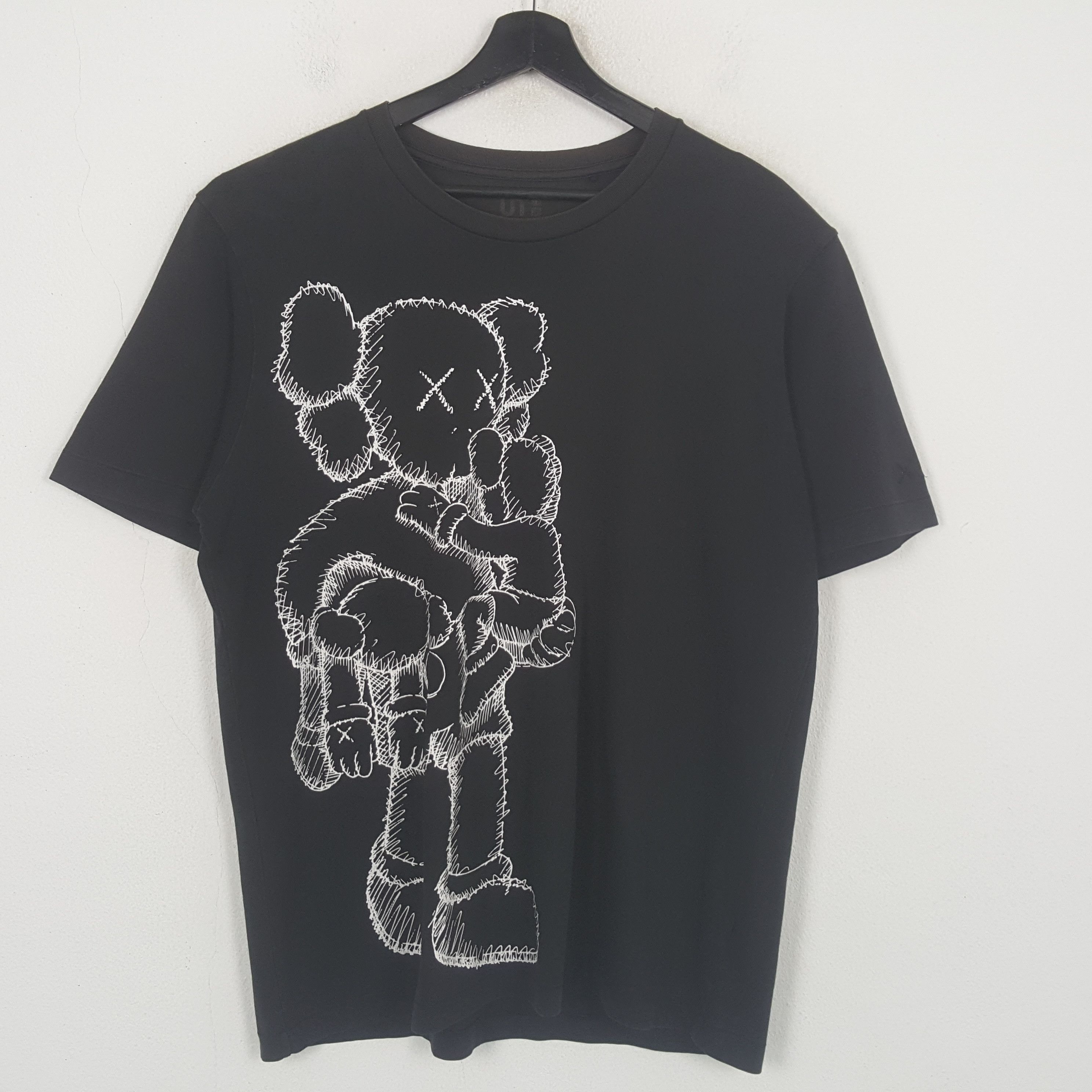 Uniqlo Uniqlo Kaws Streetwear Tshirt C294N40 Size US L / EU 52-54 / 3 - 1 Thumbnail