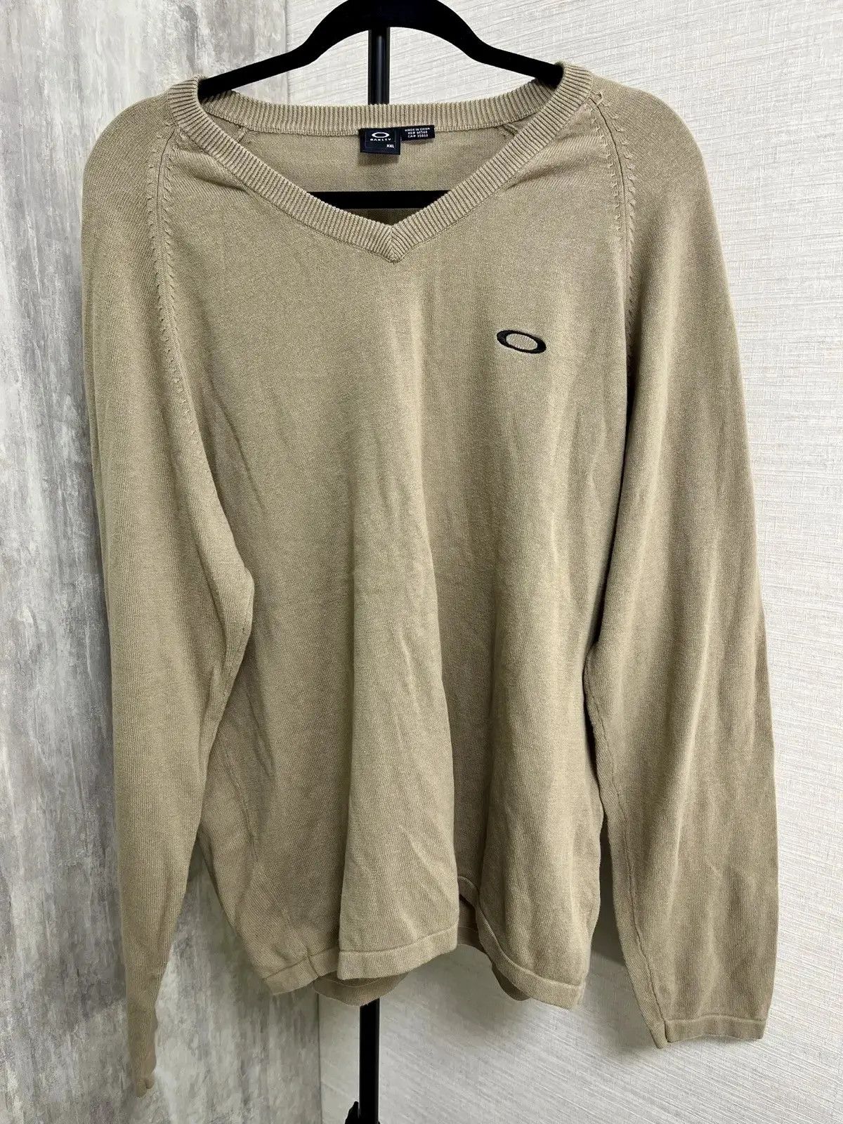 Oakley × Vintage Vintage Oakley V-Neck Sweater XL Beige Pullover Knit Jumper Size US XXL / EU 58 / 5 - 1 Thumbnail