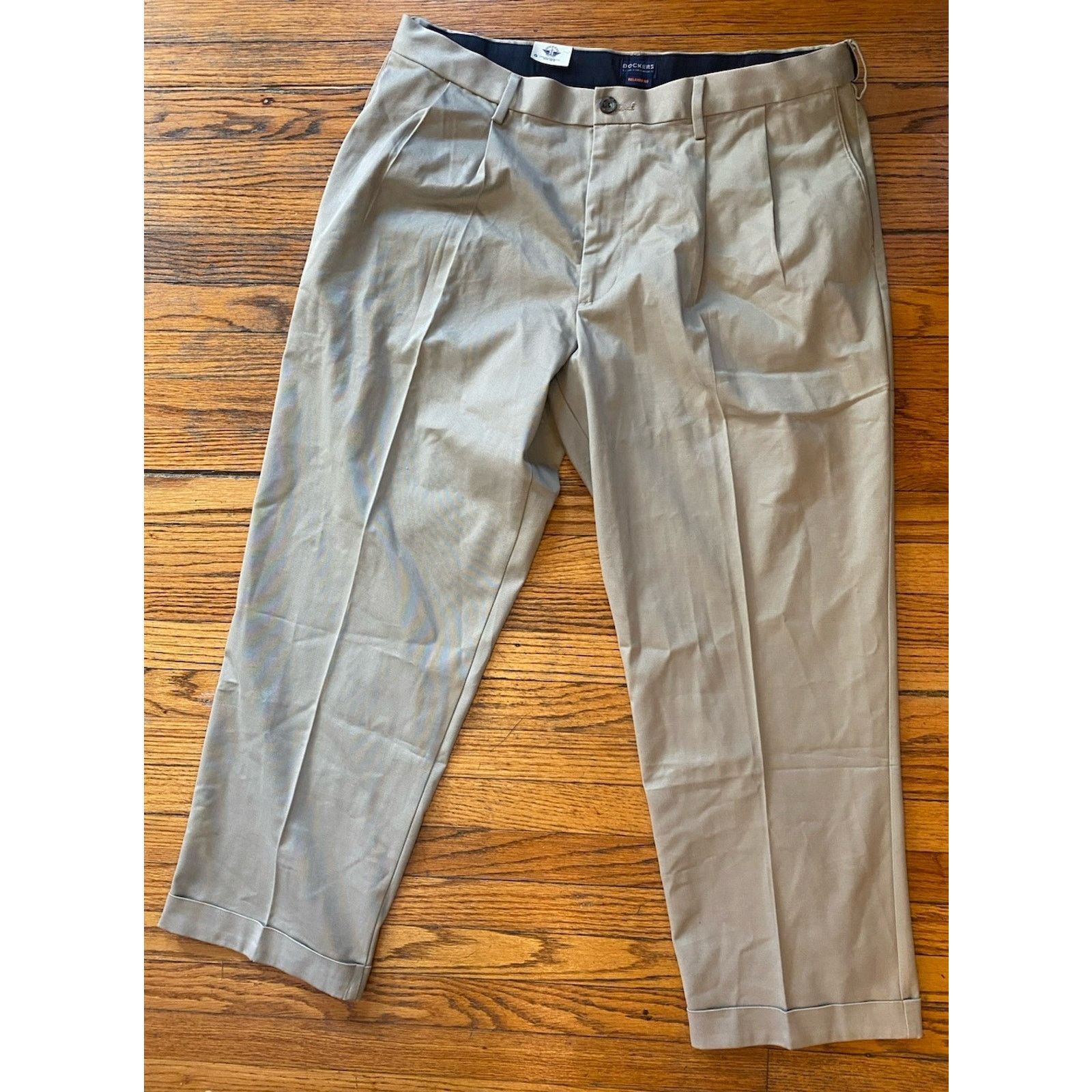 Dockers NWT Dockers Easy Khaki Relaxed Pleated Stretch Pants Men’s Size US 36 / EU 52 - 3 Thumbnail