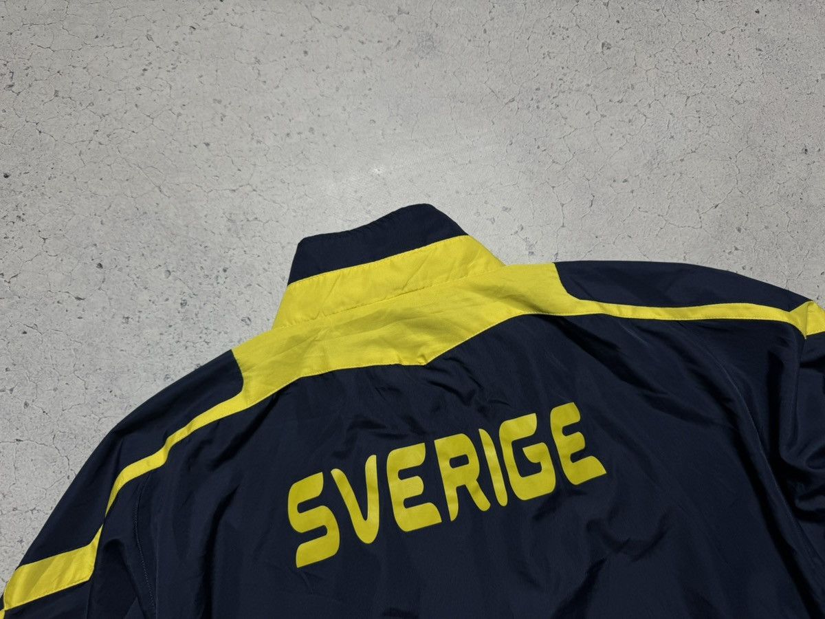 Umbro Umbro Sweden Vintage Nylon Football Track Jacket Soccer Size US L / EU 52-54 / 3 - 11 Thumbnail
