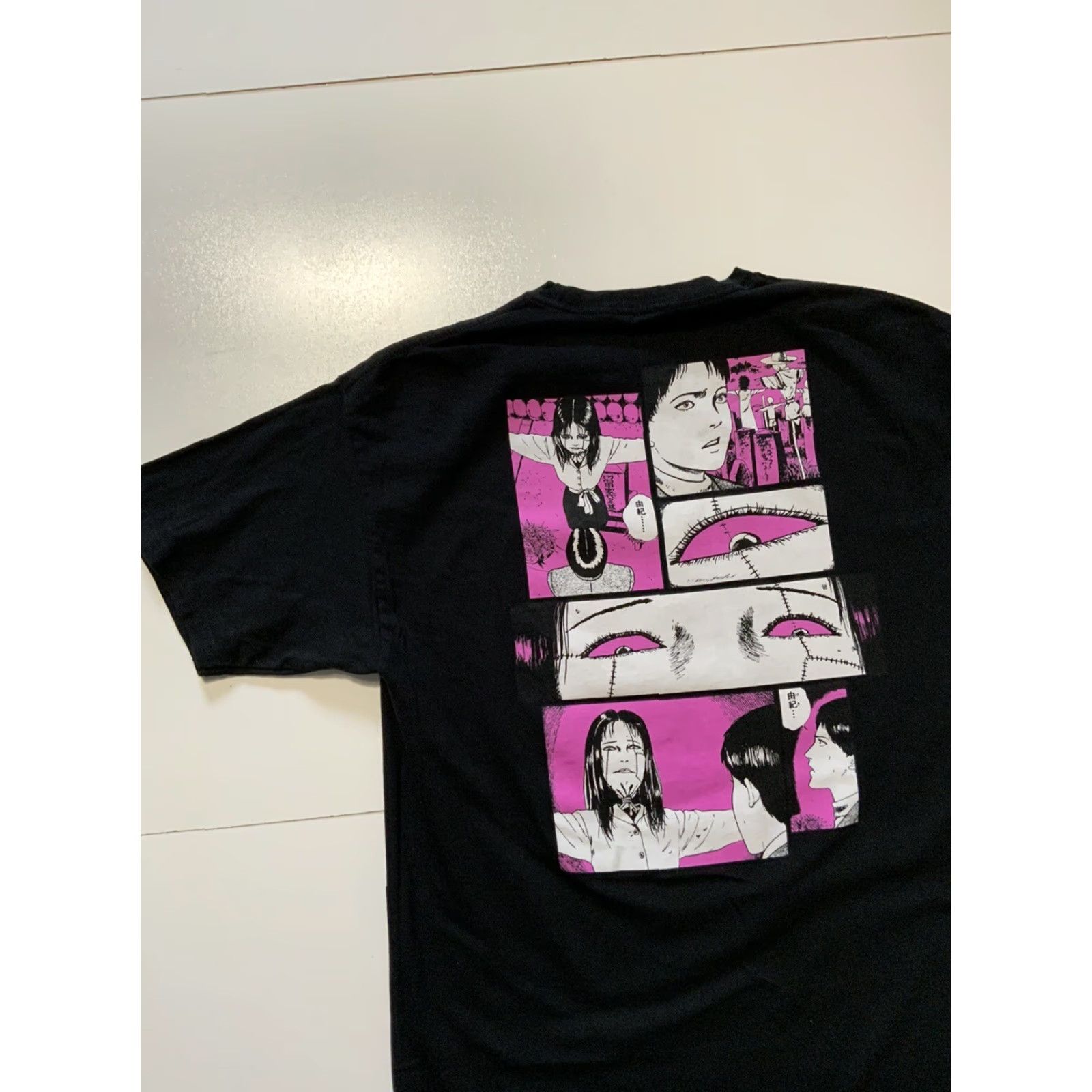 Vintage VINTAGE Junji Ito Collection Uzumaki Japanese Horror Manga Anime Black T-Shirt Sz. L Mens Regular L Black Anime 90s? Size US L / EU 52-54 / 3 - 4 Thumbnail