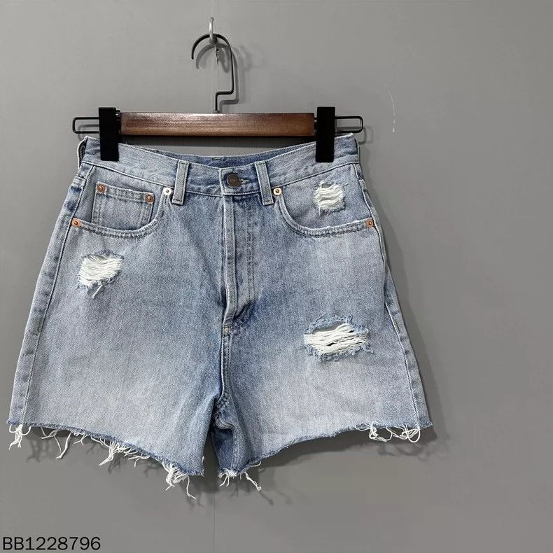 Gucci Gucci Size 25 Kitten embroidered denim shorts size 25 250 Size US 26 / EU 42 - 2 Thumbnail