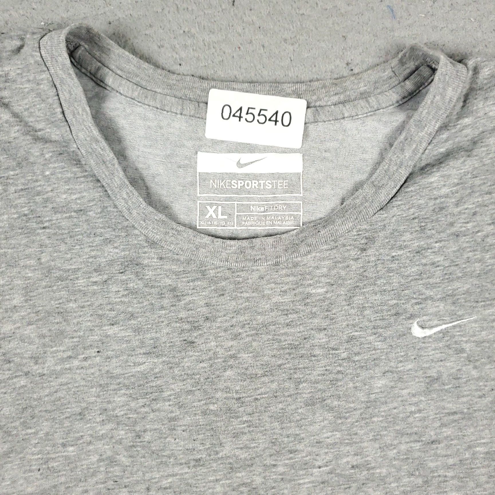Nike Nike Women's T-Shirt XL Gray Short Sleeve Swoosh Casual Modern Size XL / US 12-14 / IT 48-50 - 2 Thumbnail