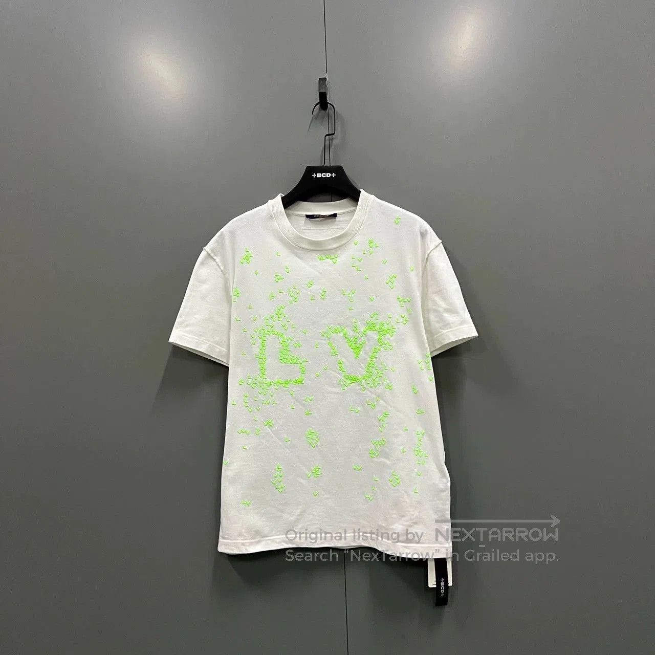 louis vuitton short sleeve embroidered t.