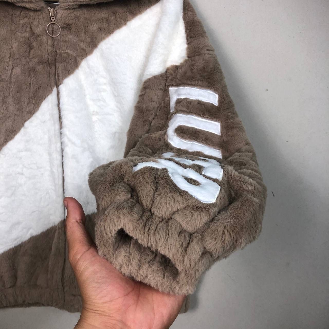 Japanese Brand Avant Garde Luster Faux Fur Fleece Hoodie Colorblock Size US L / EU 52-54 / 3 - 5 Thumbnail