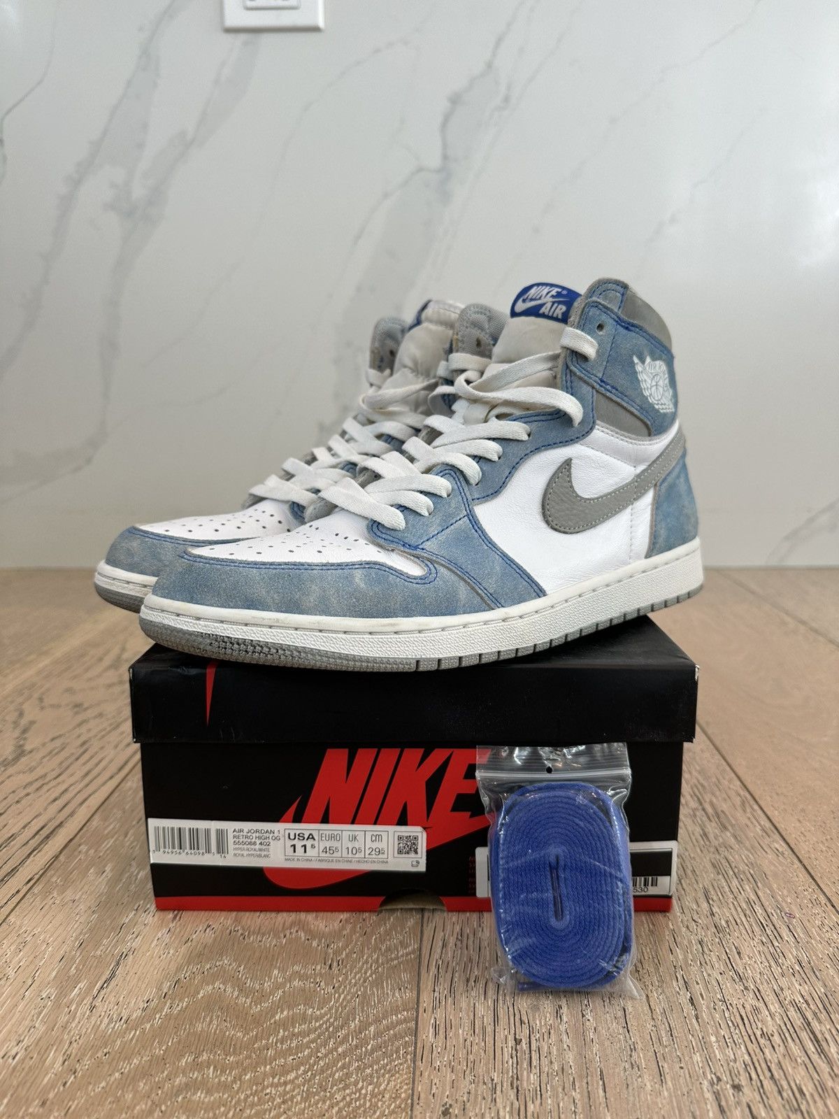 Jordan Brand Jordan 1 Retro High OG Hyper Royal Size US 11.5 / EU 44-45 - 1 Thumbnail
