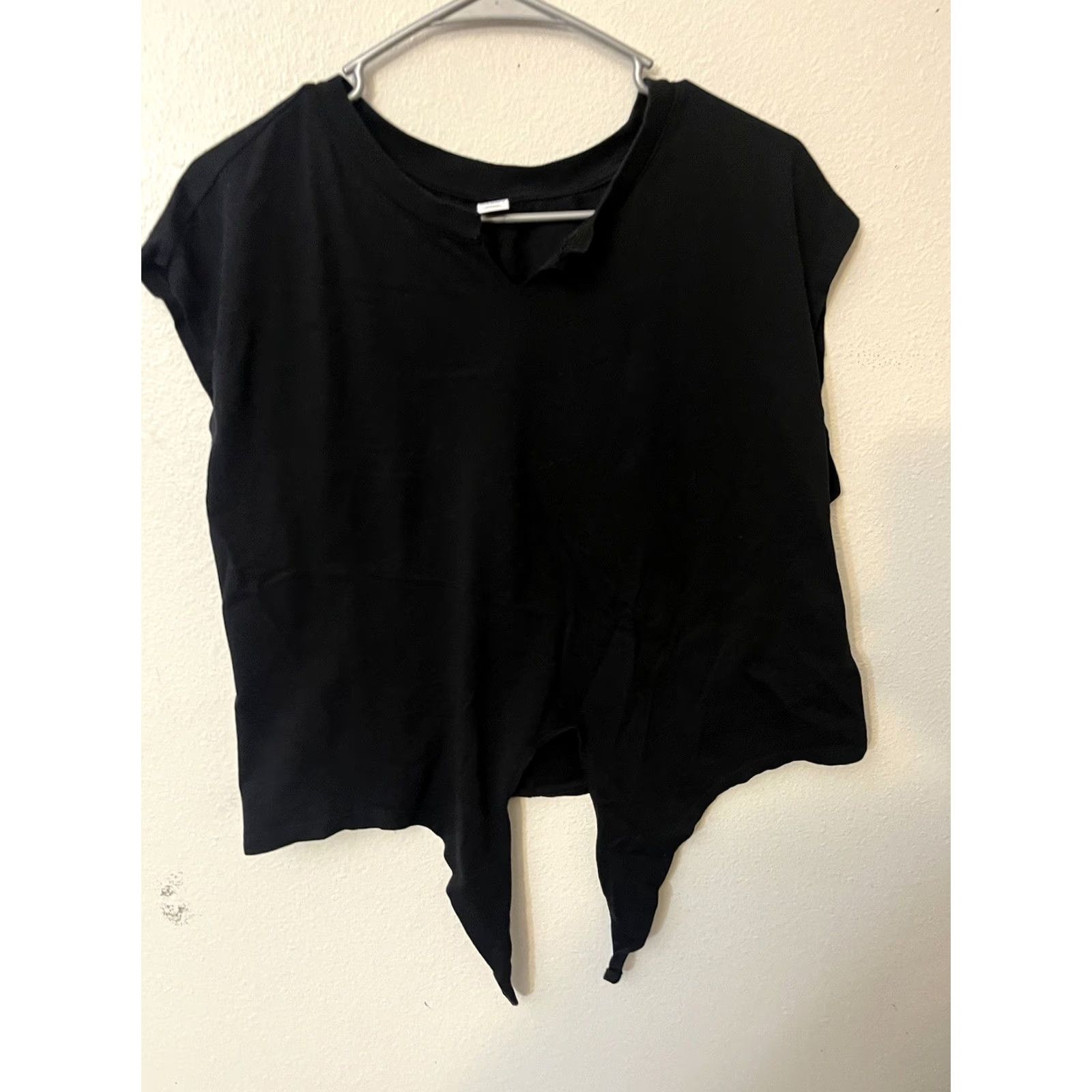 Old Navy Old Navy Shirt Cropped Black XL Women's Short Sleeve Tie Front Front Tie VINTAGE? (No) Size XL / US 12-14 / IT 48-50 - 2 Thumbnail