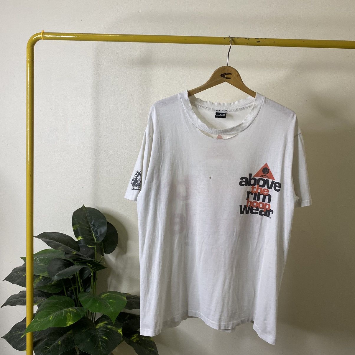 Above the Rim Vintage 1990s Above The Rim Hoopwear Distressed T Shirt Size US L / EU 52-54 / 3 - 12 Thumbnail