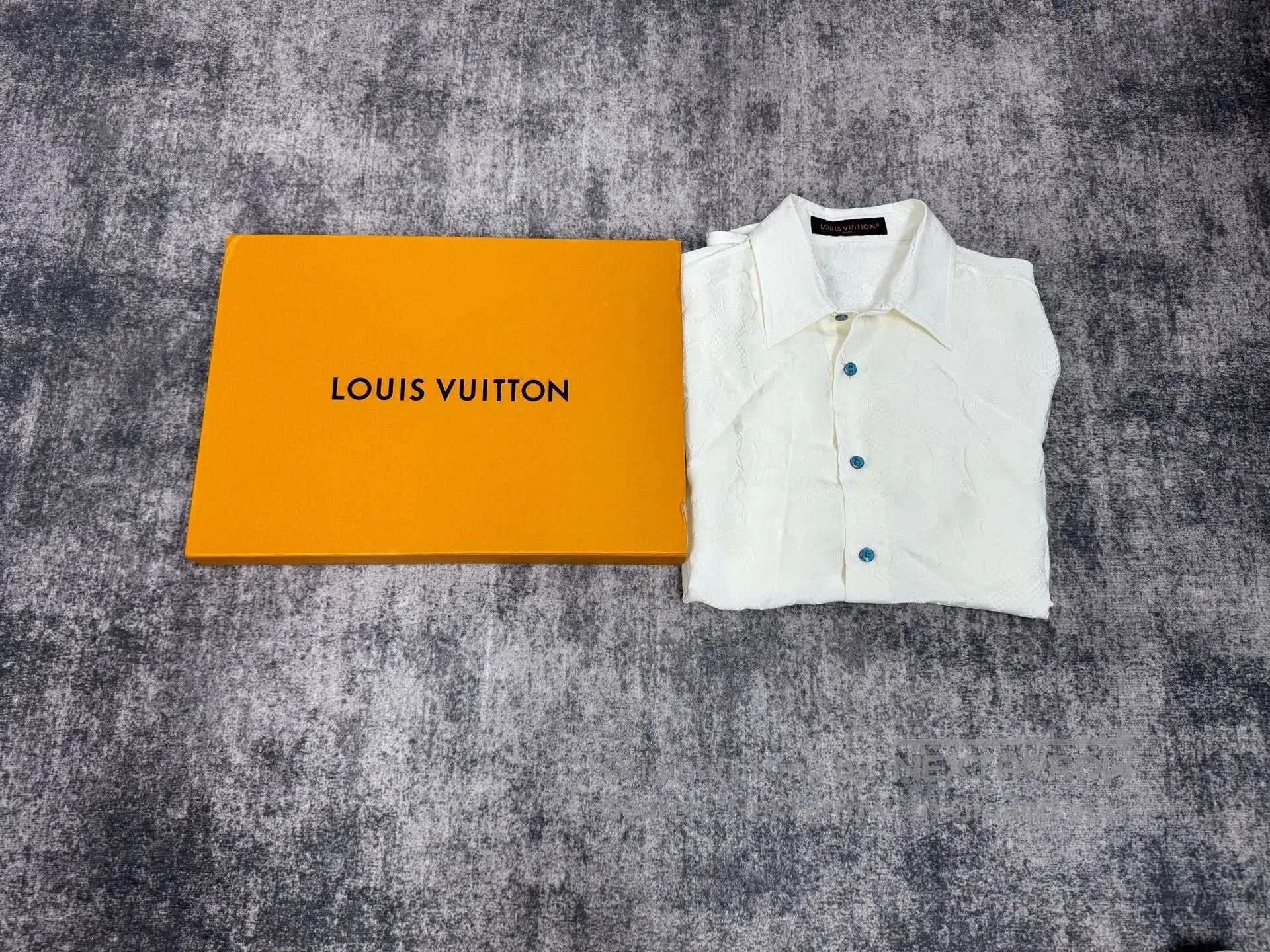 Louis Vuitton Louis Vuitton Turquoise Silk Long. Size US S / EU 44-46 / 1 - 6 Thumbnail