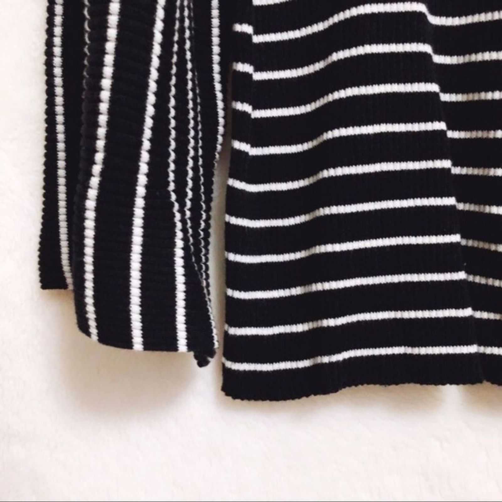Ann Taylor Ann Taylor Black & White Striped Wide Sleeve Top Size M / US 6-8 / IT 42-44 - 4 Thumbnail