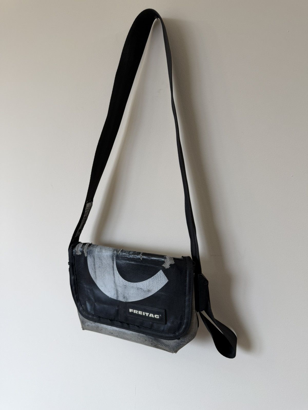 Freitag Freitag Recycled Black Crossbody Messenger Bag Size ONE SIZE - 3 Thumbnail