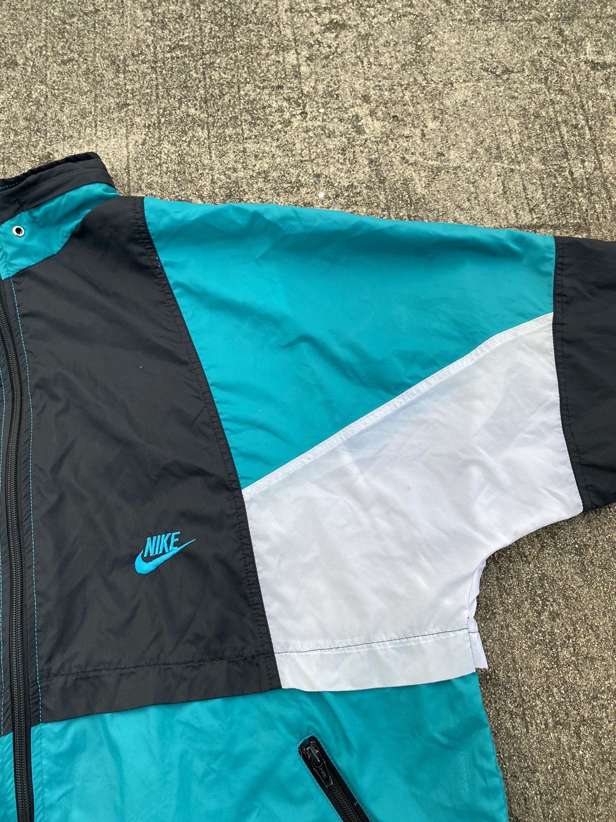 Nike Vintage 90s Nike Swoosh Windbreaker Jacket Size US L / EU 52-54 / 3 - 9 Thumbnail