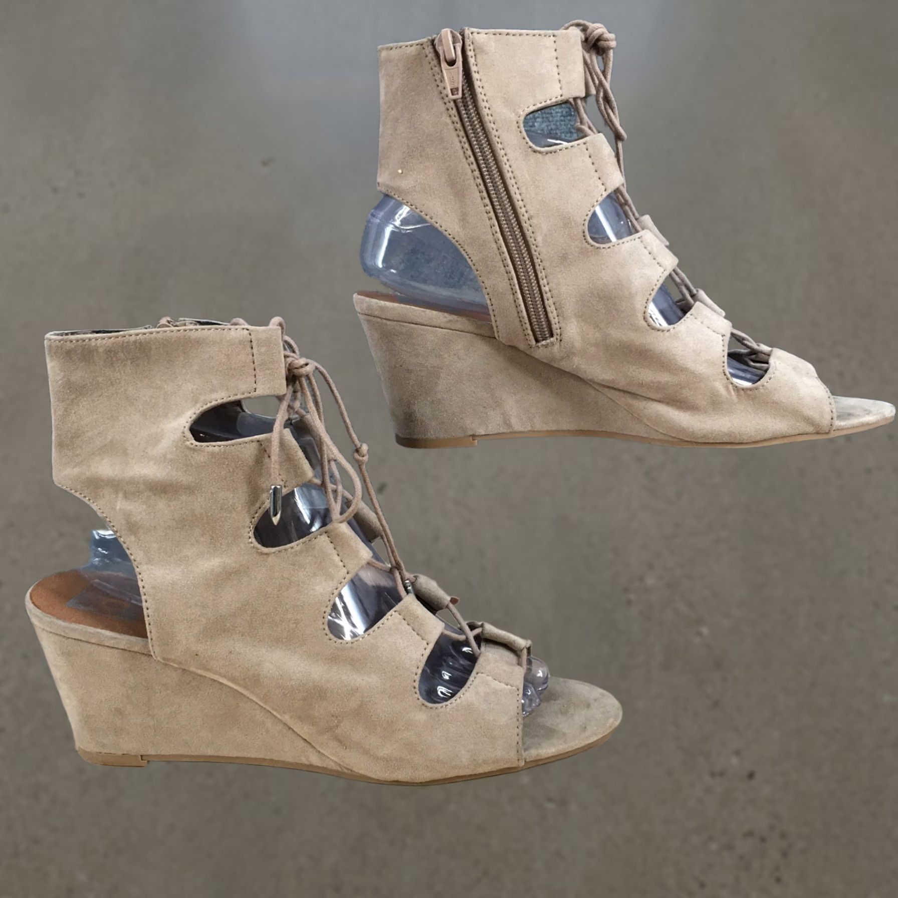 Dolce Vita Dolce Vita Sandals Womens 9 Louise Gladiator Lace Up Wedge Tan Faux Suede Casual Mens? Size US 9 / IT 39 - 1 Thumbnail