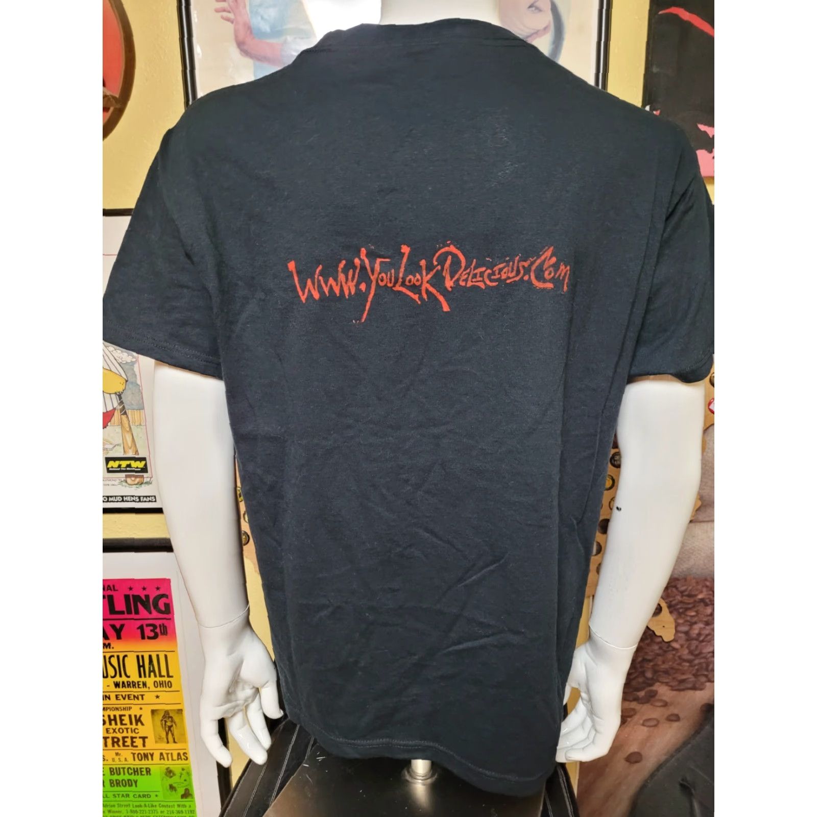 Jerzees VTG You Look Delicious Toys Graphic Tee Large Jerzees T-Shirt Michigan Black Cotton Blend Short Sleeve Logo Mens Art Toys 2010s Size US L / EU 52-54 / 3 - 4 Thumbnail