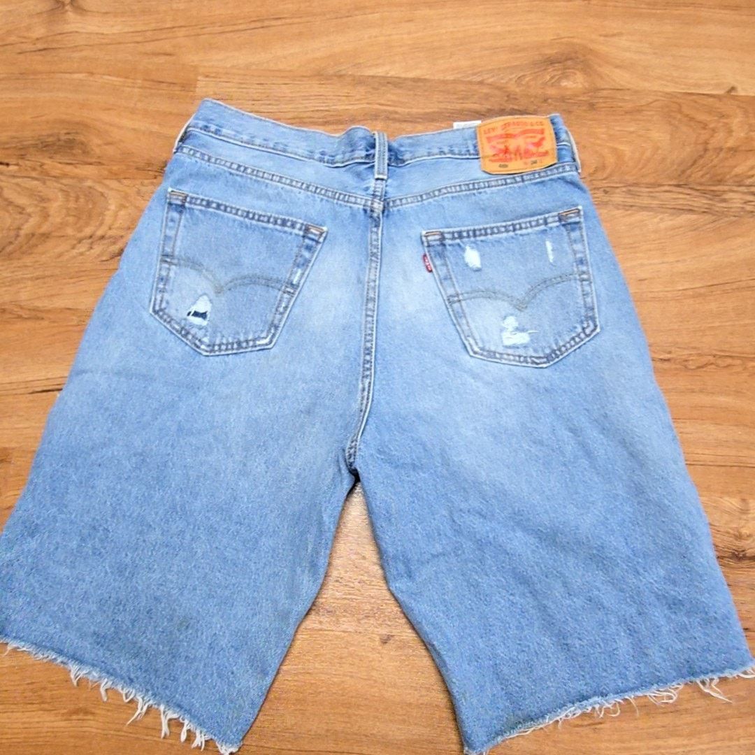 Levi's Levi's Distressed Denim Shorts Ripped Light Wash Blue 34 Size US 34 / EU 50 - 1 Thumbnail