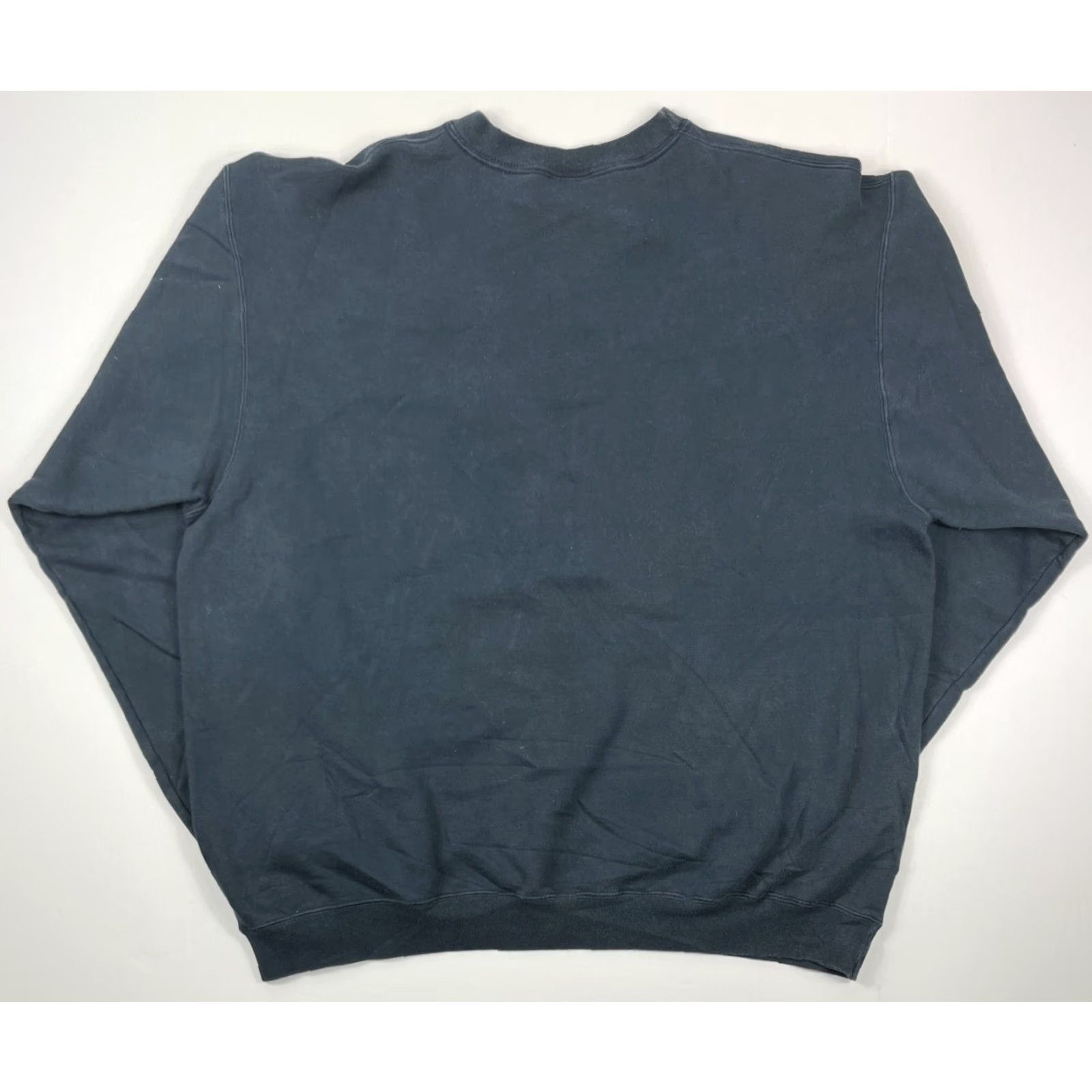 Champion VINTAGE Champion XL Mens Crewneck Sweatshirt Navy Blue Embroidered Logo Y2K Crewneck Pullover Shirt Men, USA, Varsity, Blue Size US XL / EU 56 / 4 - 4 Thumbnail