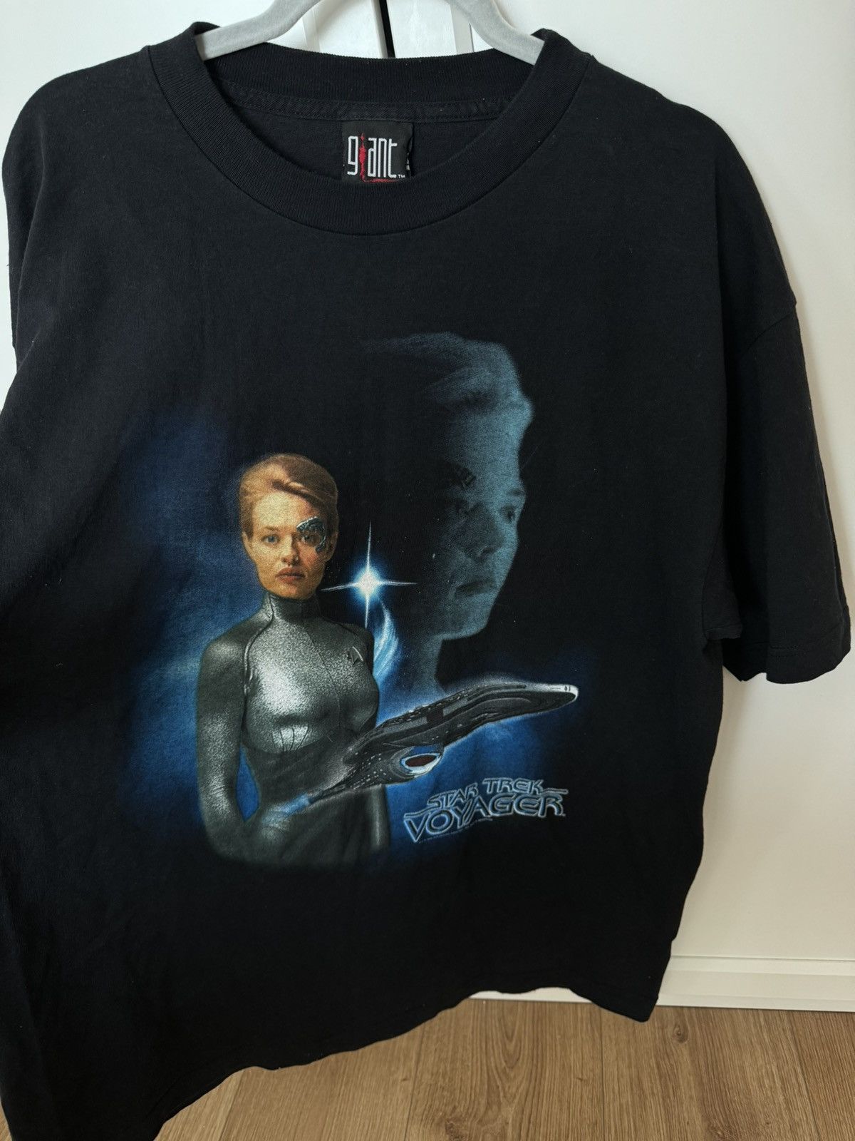 Vintage Star Trek Voyager 1998 vintage t shirt Angelina Jolie rare Size US XL / EU 56 / 4 - 2 Thumbnail