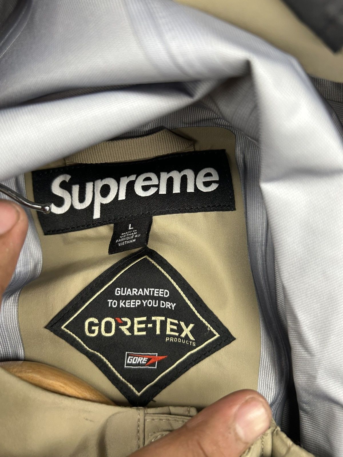 Goretex × Supreme Supreme GORE-TEX Taped Seam Shell Jacket (FW24) Size US L / EU 52-54 / 3 - 4 Thumbnail
