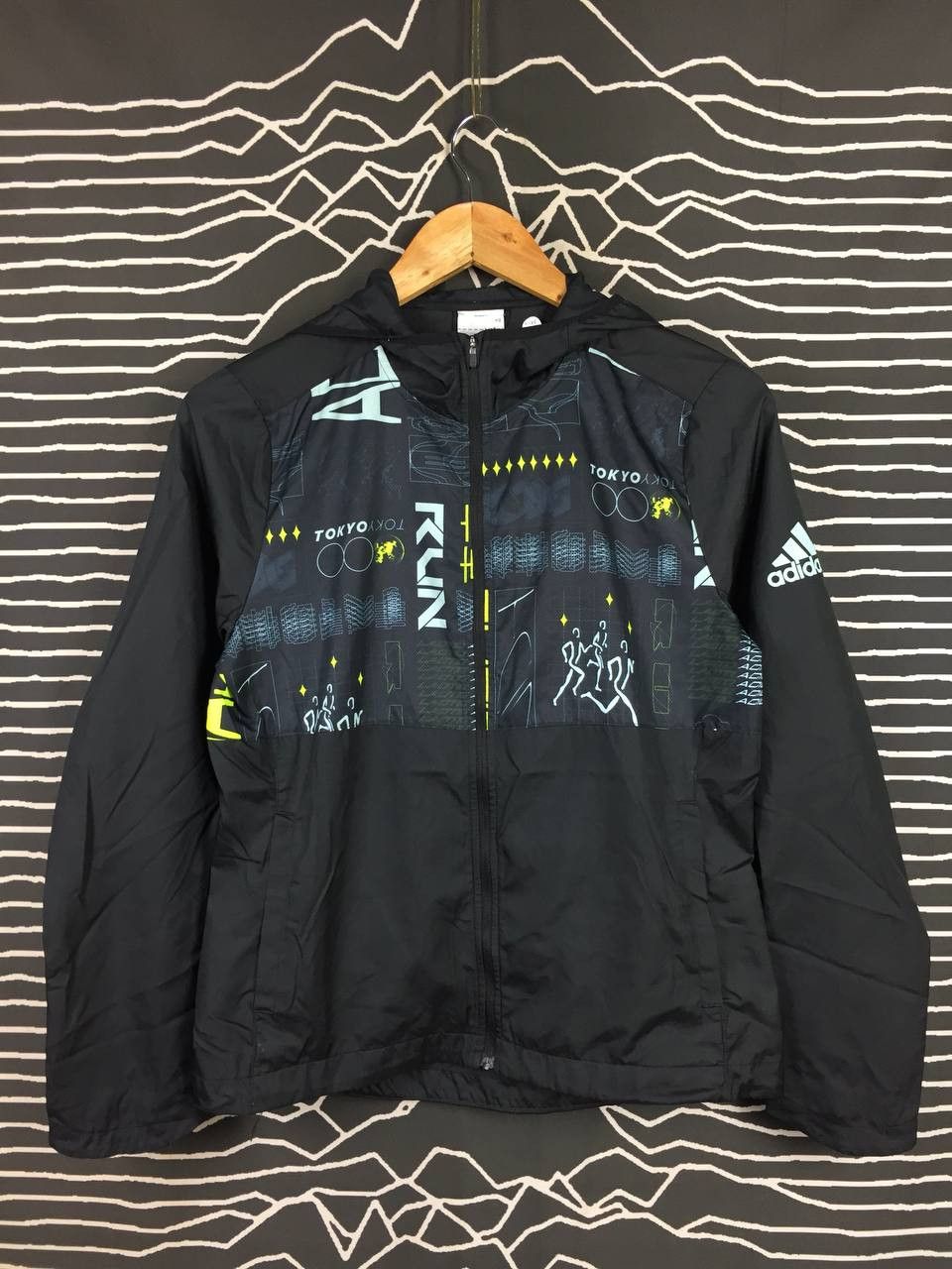 Adidas Adidas Black Tokyo Running Graphic Windbreaker Jacket Hooded Size US S / EU 44-46 / 1 - 1 Thumbnail