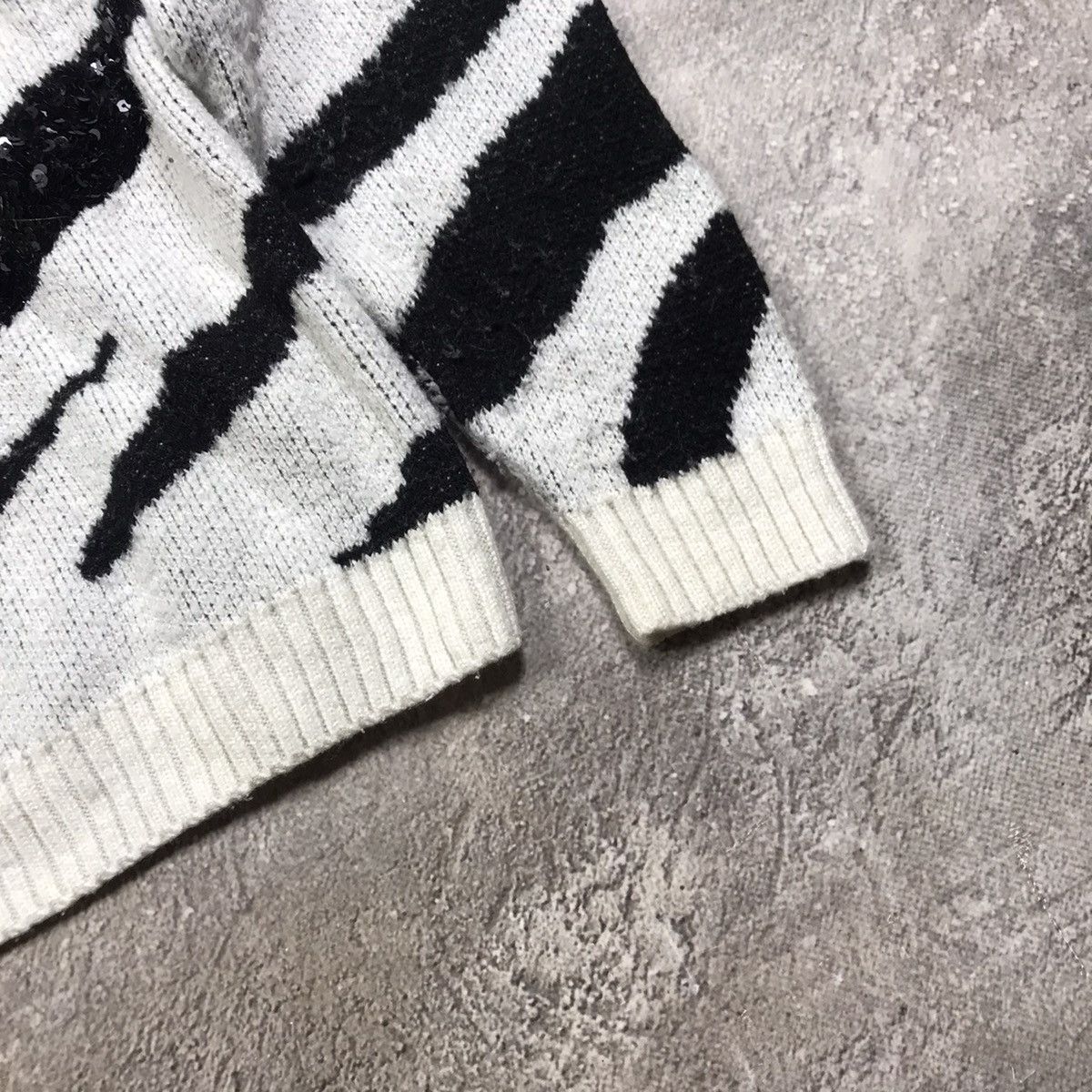 Vintage Vintage Y2K Zebra Stripe Knit Sweater Oversized Grunge L Size L / US 10 / IT 46 - 5 Thumbnail
