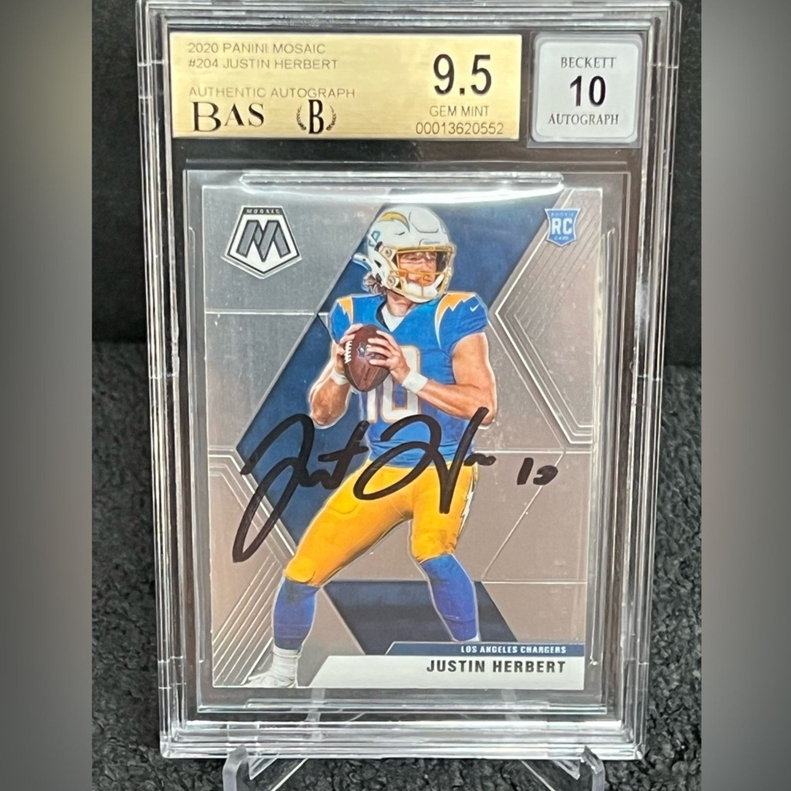 Other 2020 Mosaic Justin Herbert RC Black Ink On-Card Auto BGS 9.5 Size ONE SIZE - 1 Thumbnail