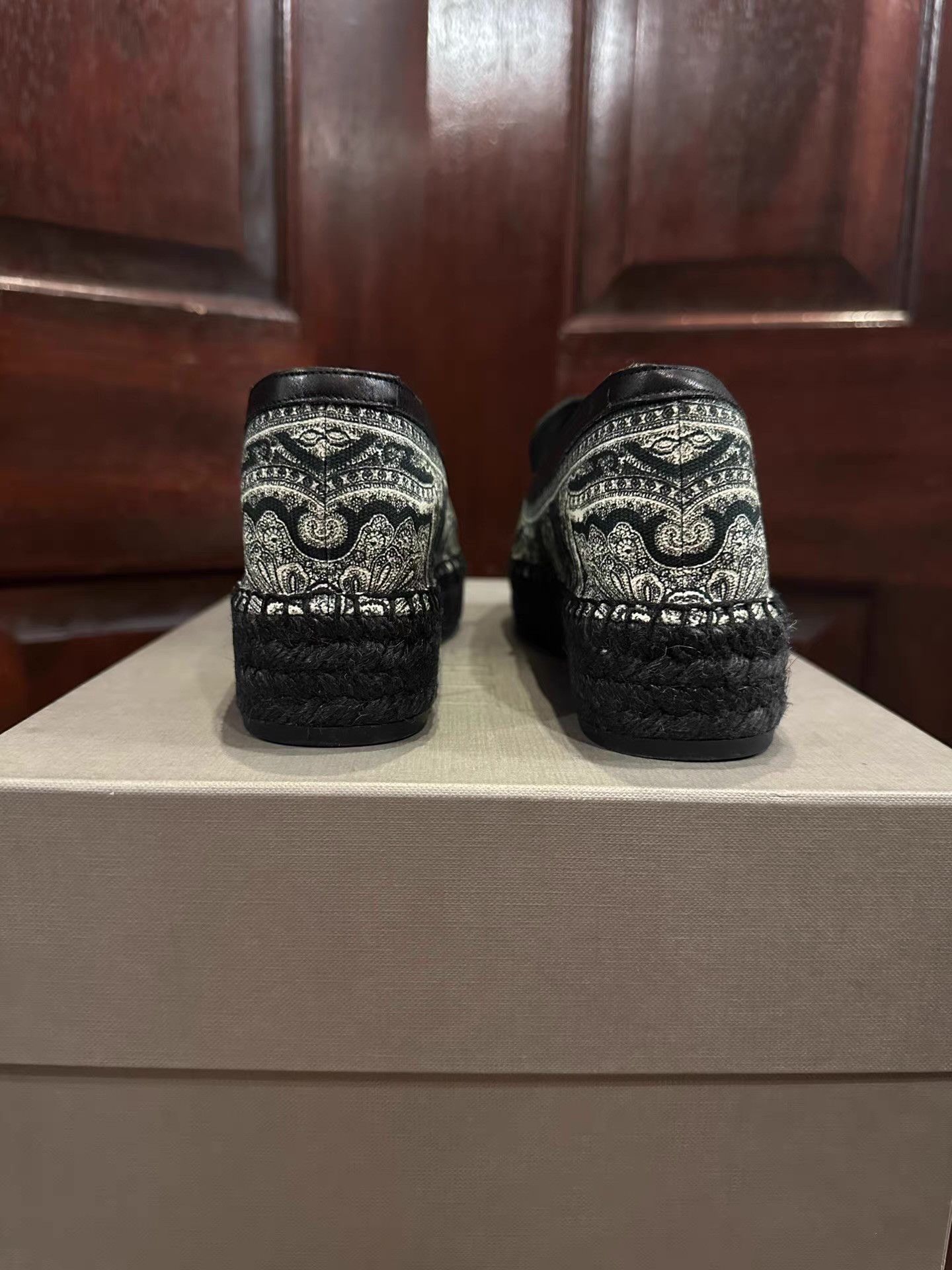 Alexander McQueen Alexander McQueen Main Line Women’s Black Paisley‑Print Ｑ25 Size US 7.5 / IT 37.5 - 2 Thumbnail