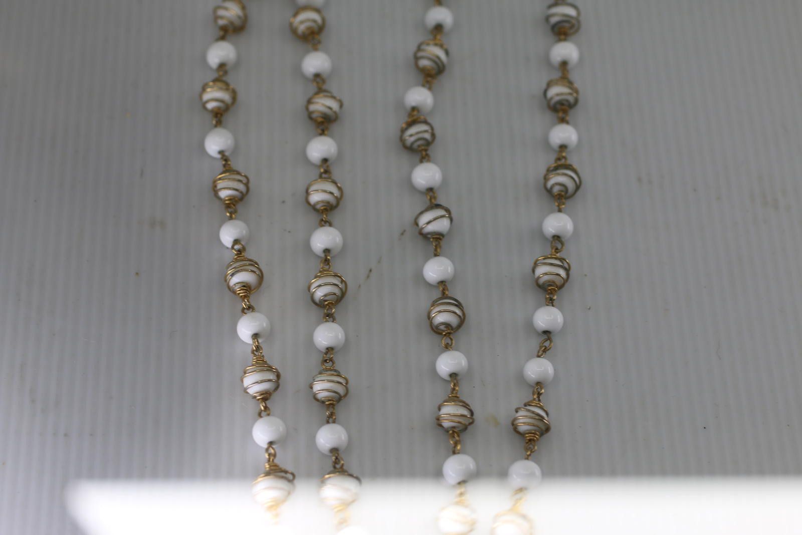 Unknown London Vintage White Glass Bead Necklace Gold Tone Spiral Wire Long Size ONE SIZE - 4 Thumbnail