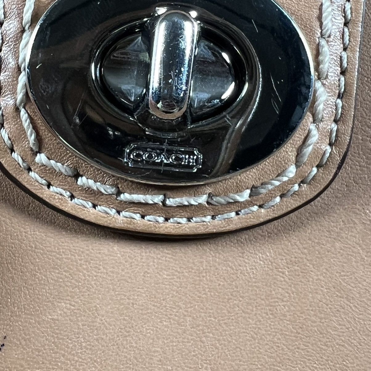 Coach Coach Beige Leather Turnlock Credit Card Bifold Long Wallet Size ONE SIZE - 4 Thumbnail